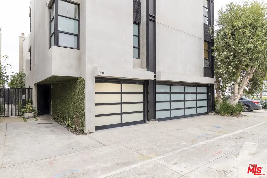 Venice Beach House living space