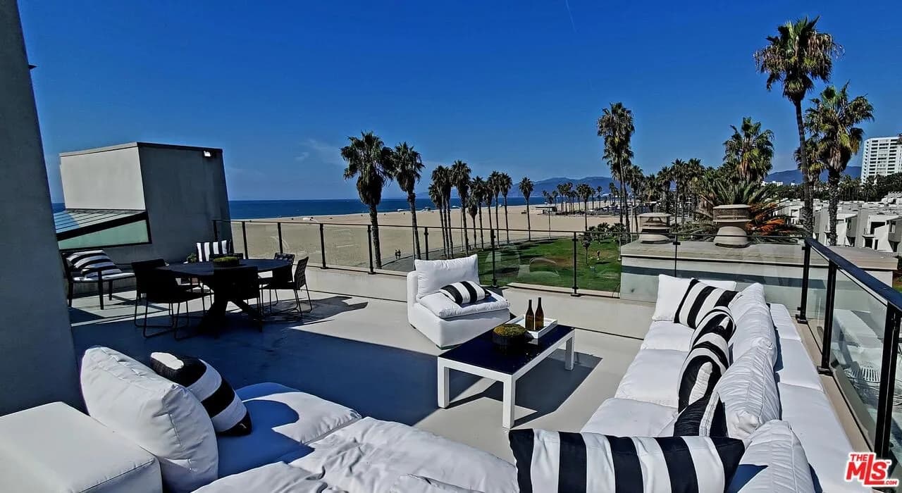 Venice Beach House bathroom