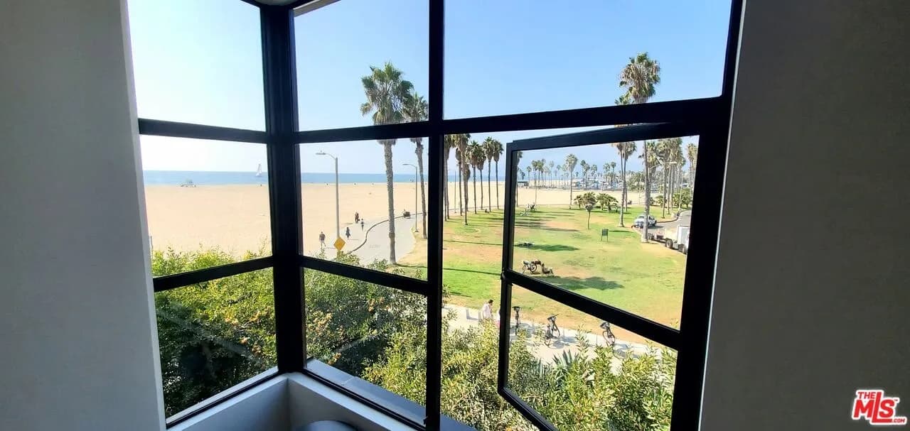 Venice Beach House living area