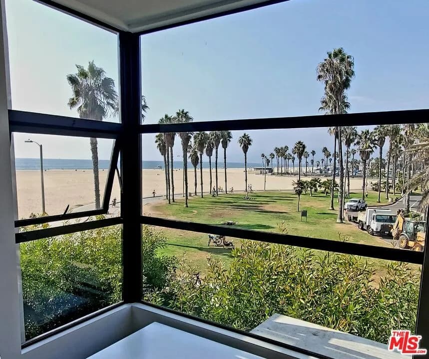 Venice Beach House full view